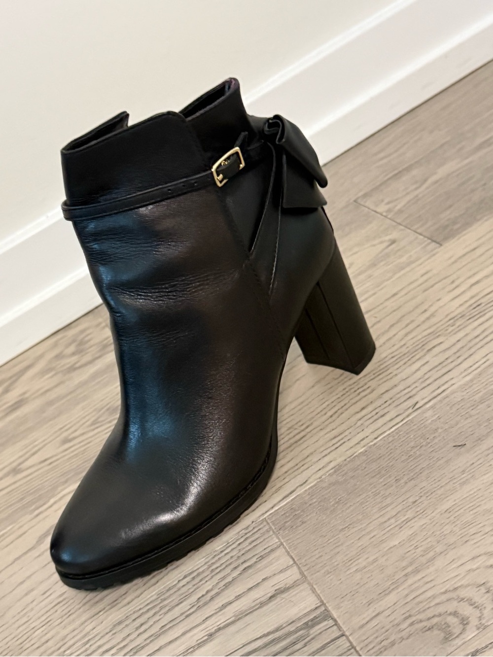 Banana Republic Black Leather Bow Ankle Booties | Size 6 | Block Heel - Picture 5 of 11